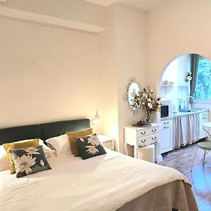 Suzy Apartment Split